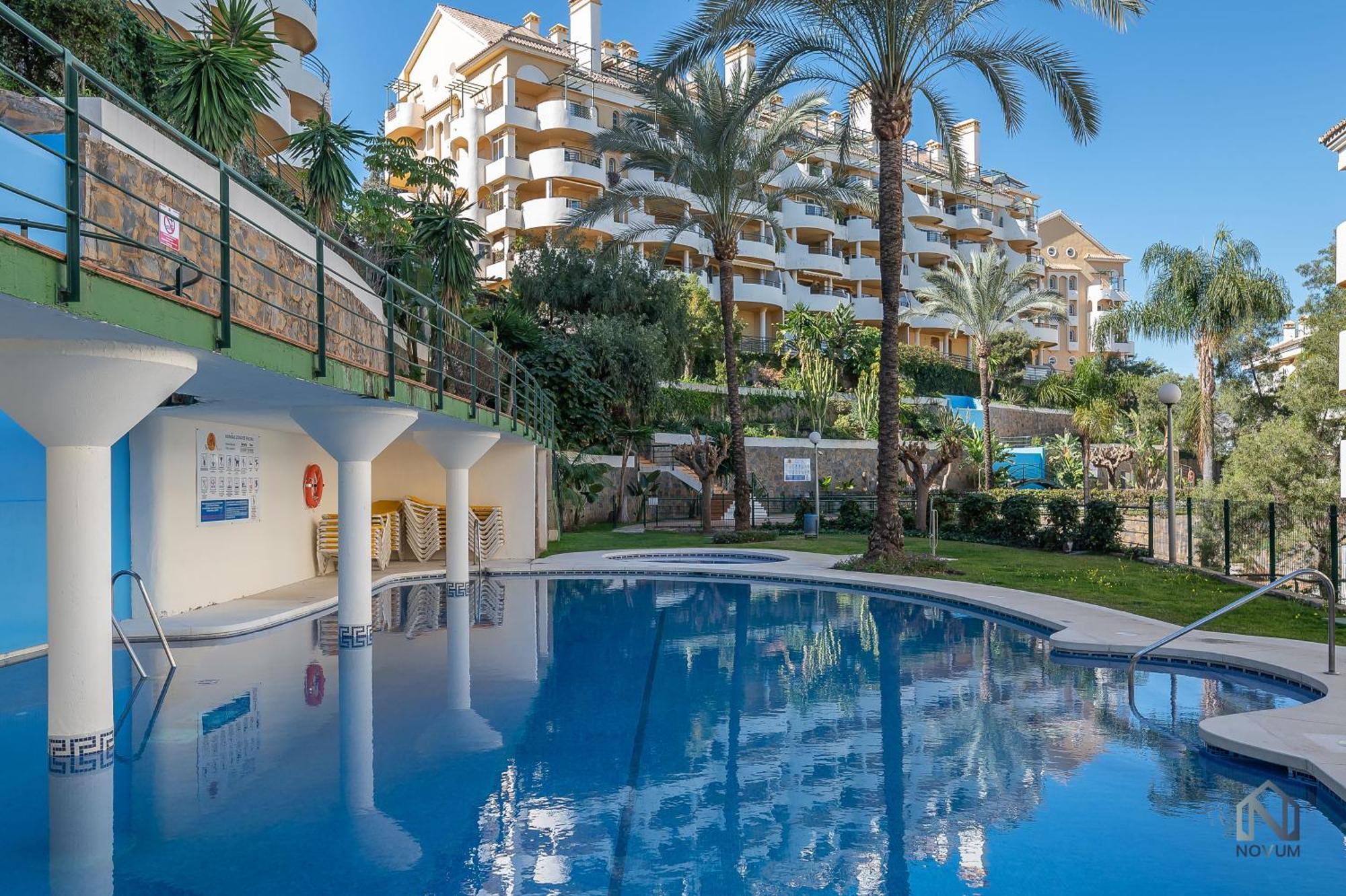 Cozy 2 Bdrm W Sea Views Next To Puerto Banus *