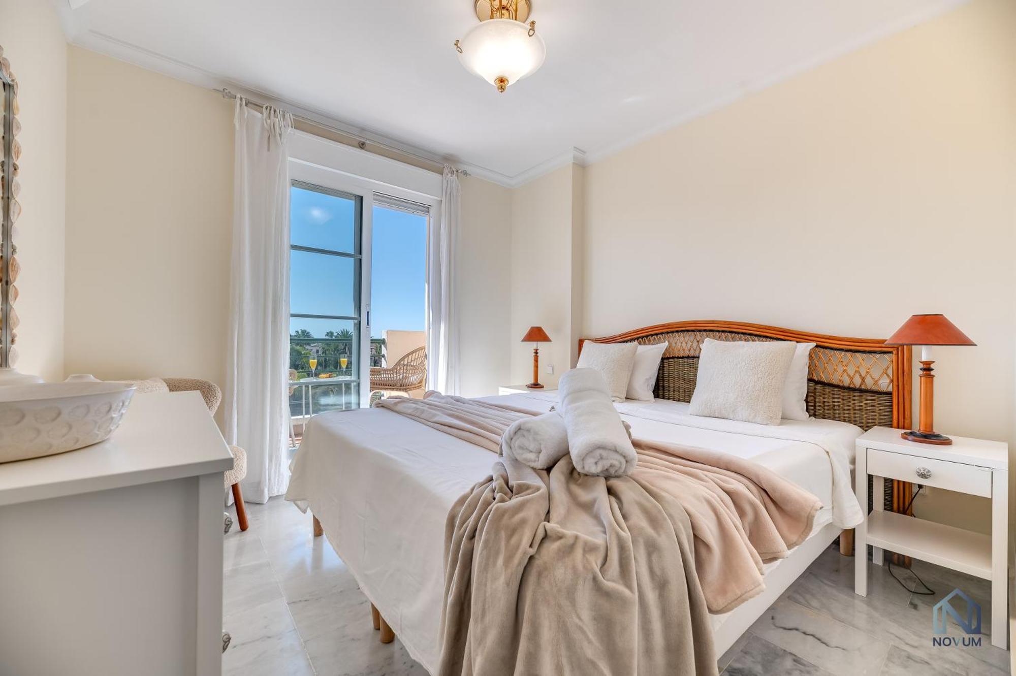 Cozy 2 Bdrm W Sea Views Next To Puerto Banus Marbella