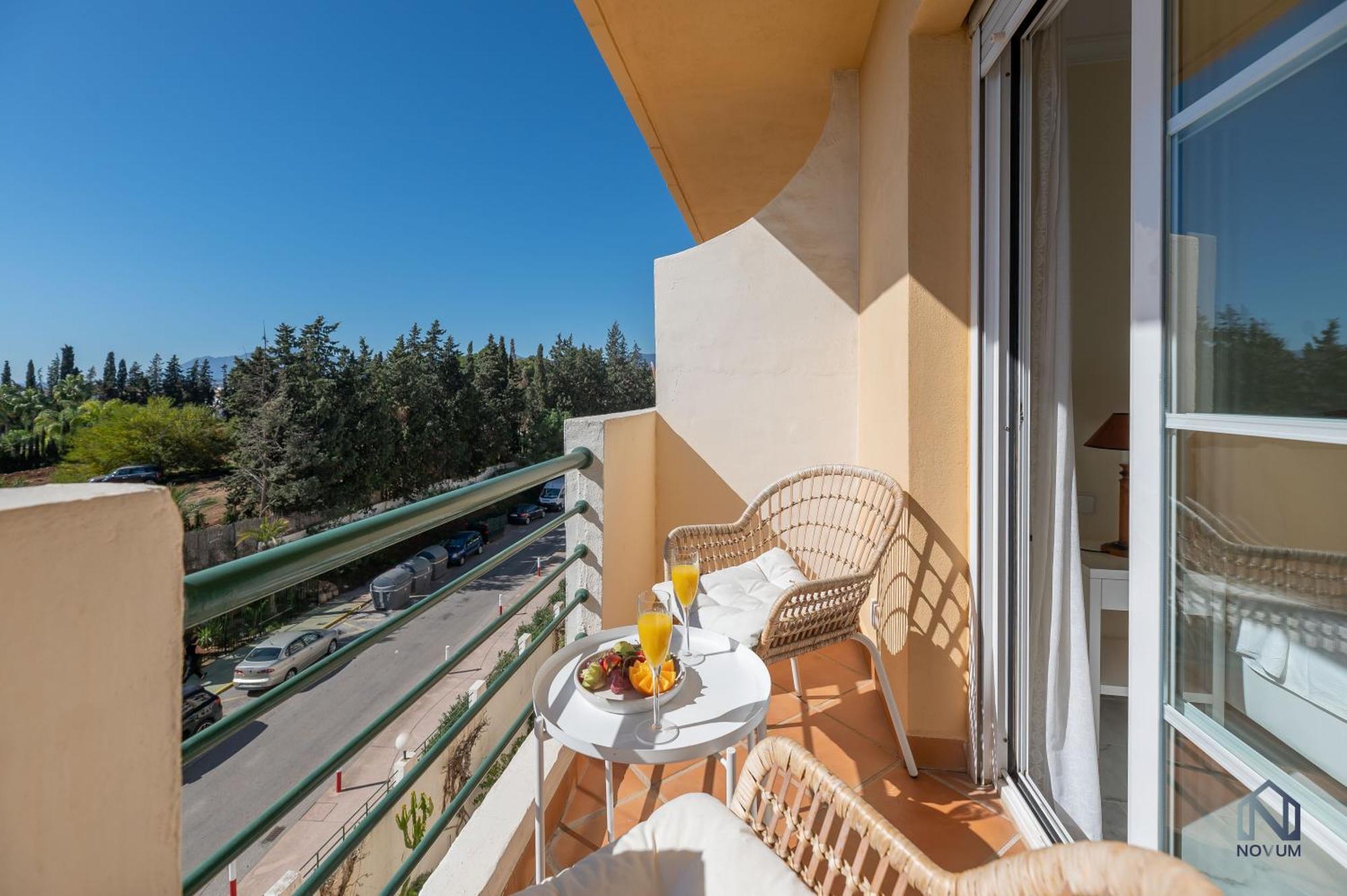 Apartment Cozy 2 Bdrm W Sea Views Next To Puerto Banus