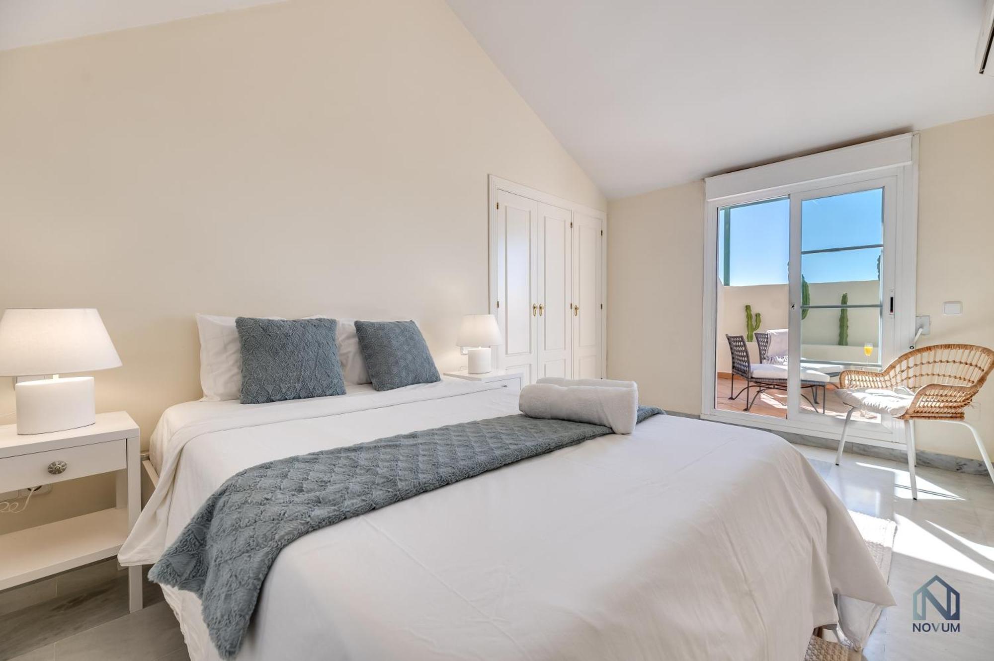 Apartment Cozy 2 Bdrm W Sea Views Next To Puerto Banus