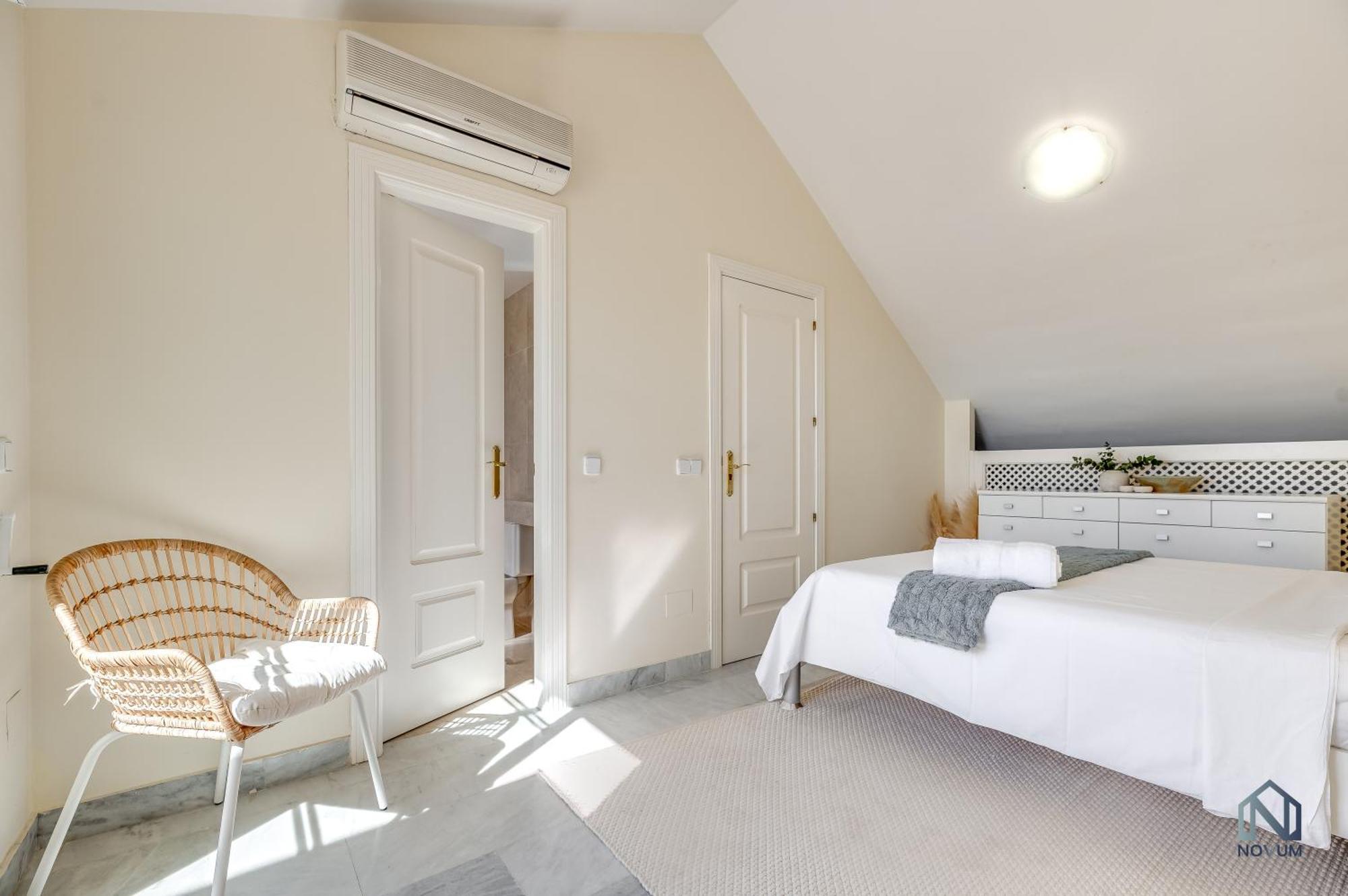 Cozy 2 Bdrm W Sea Views Next To Puerto Banus Apartment *