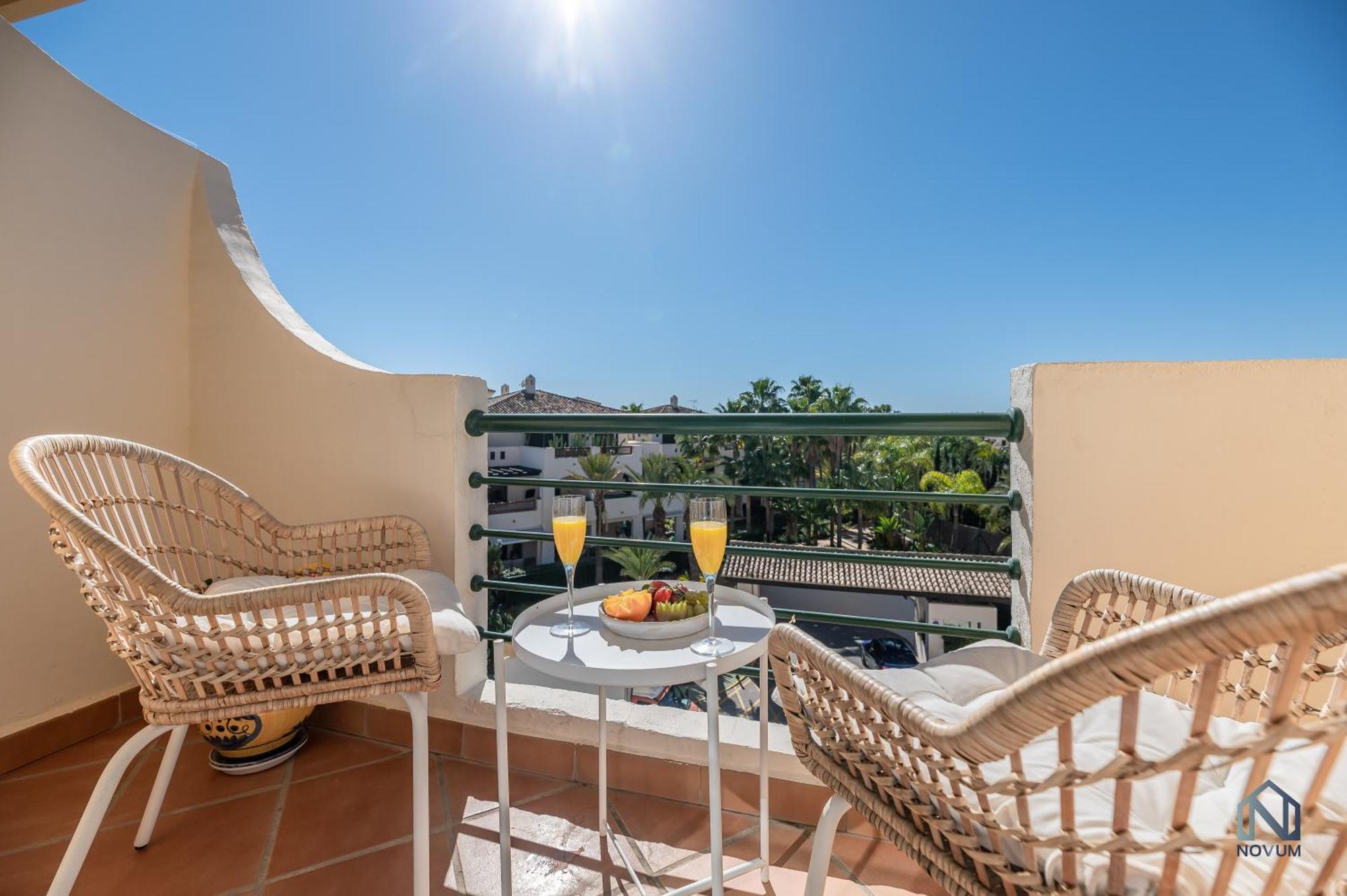 Apartemen Cozy 2 Bdrm W Sea Views Next To Puerto Banus *