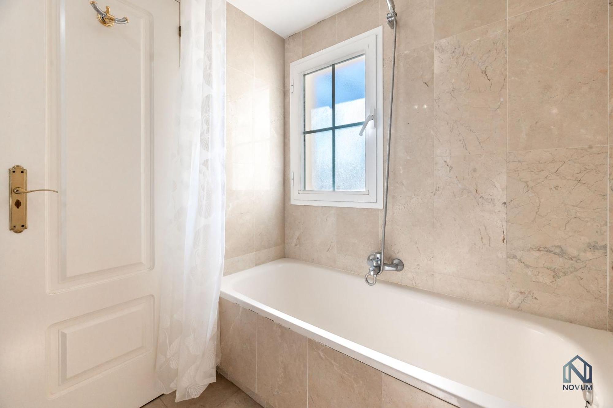 Apartemen Cozy 2 Bdrm W Sea Views Next To Puerto Banus *