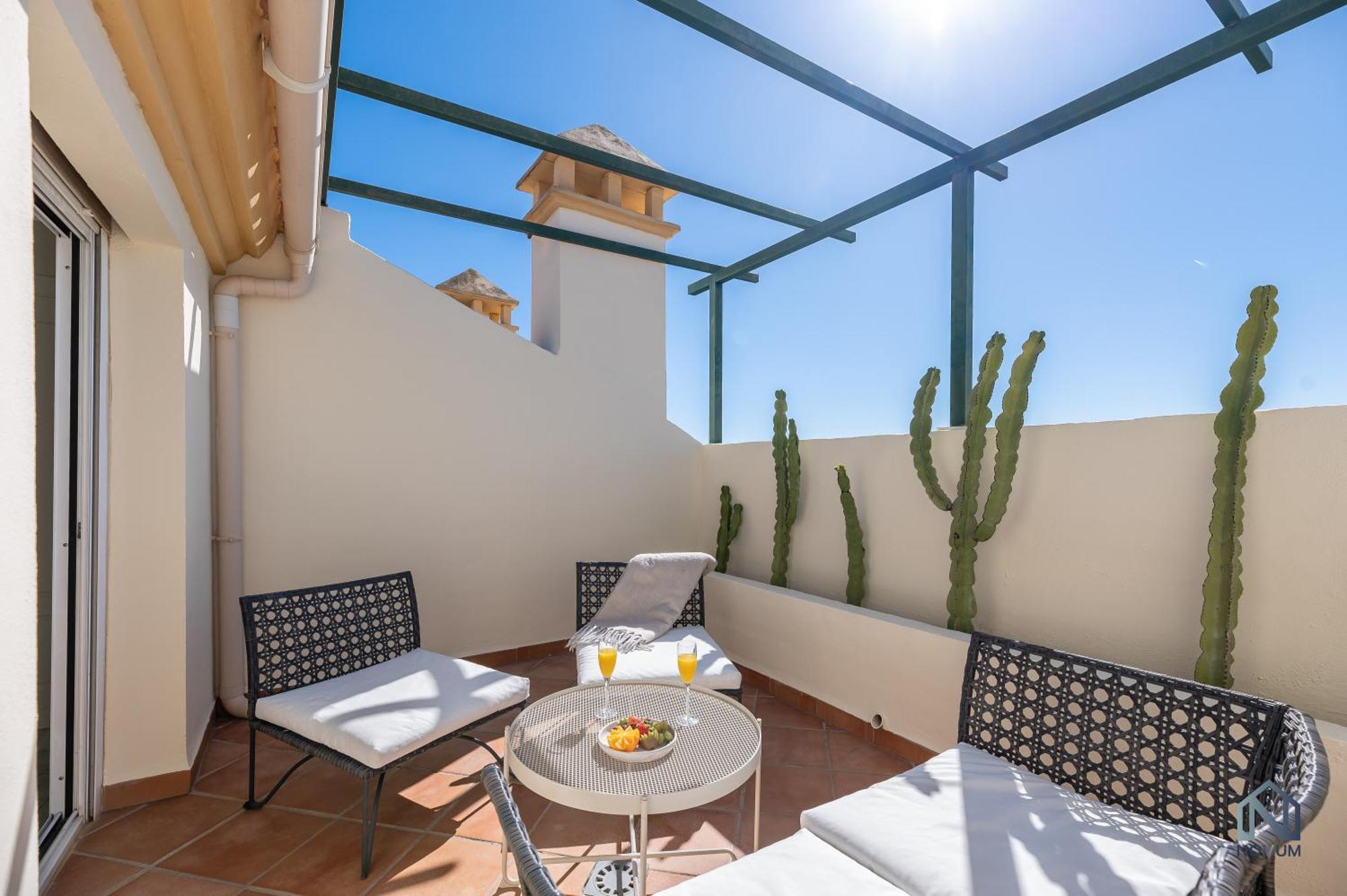 Cozy 2 Bdrm W Sea Views Next To Puerto Banus
